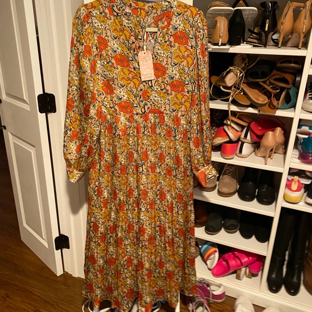 Beautiful fall dress. Midi length. - Picture 3 of 3